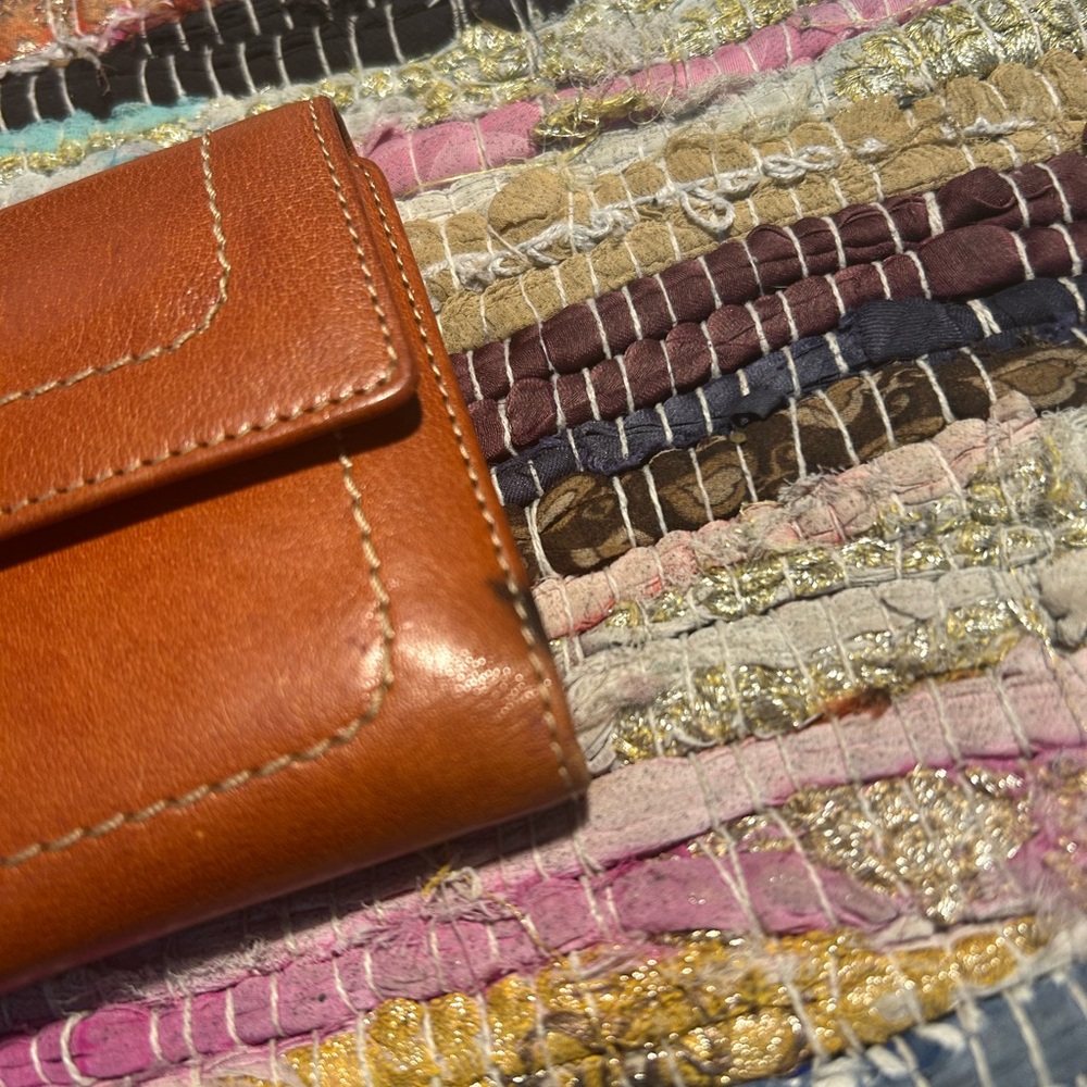 Fossil Tan Leather Wallet - Picture 2 of 6